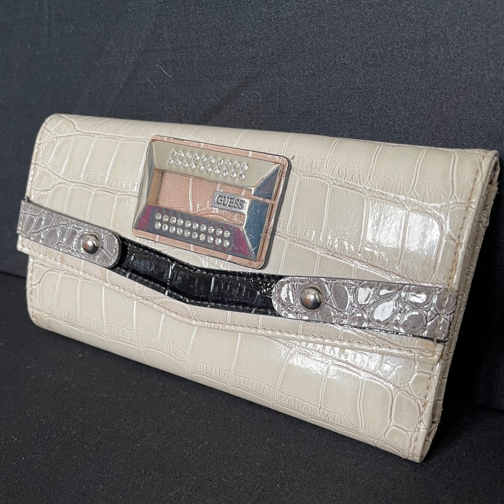 GUESS beige wallet